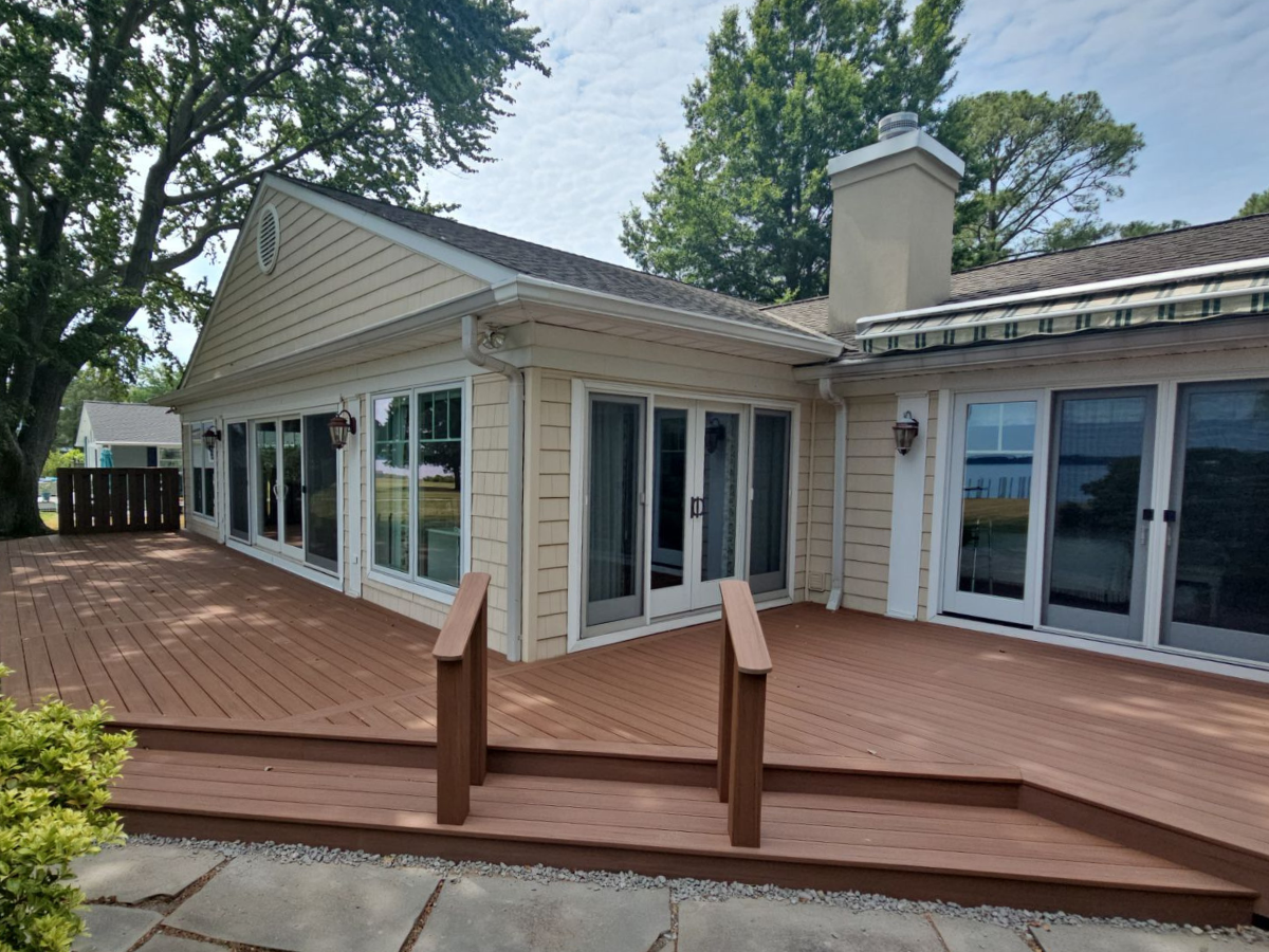 Composite deck on an Eastern Shore home prepared for fall and winter weather